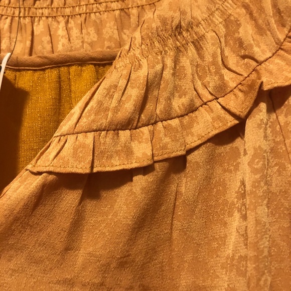 Gold ruffled top - Picture 5 of 7